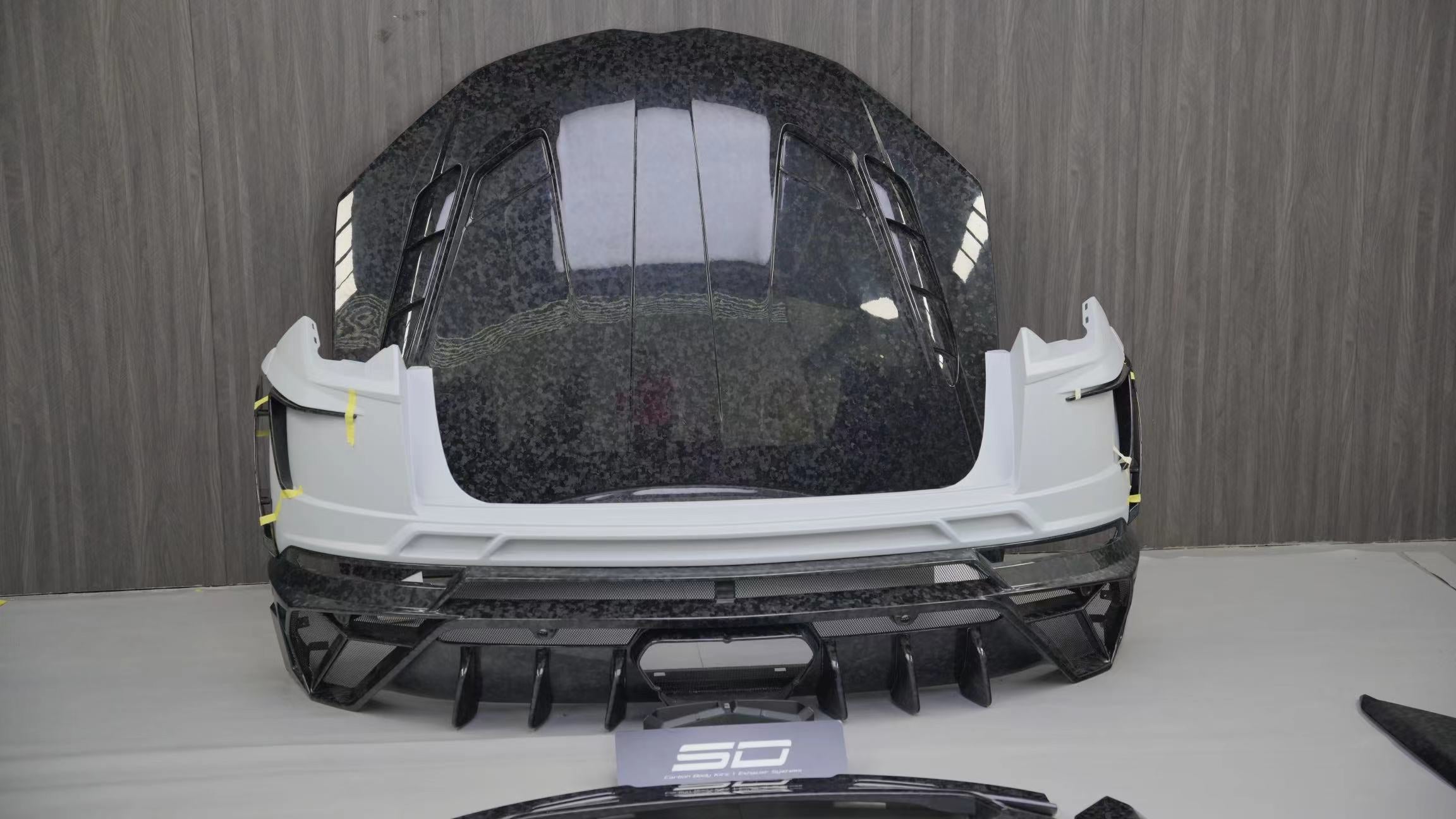 Lamborghini Urus “MANSORY 3rd Gen” Body Kit (Dry Carbon)