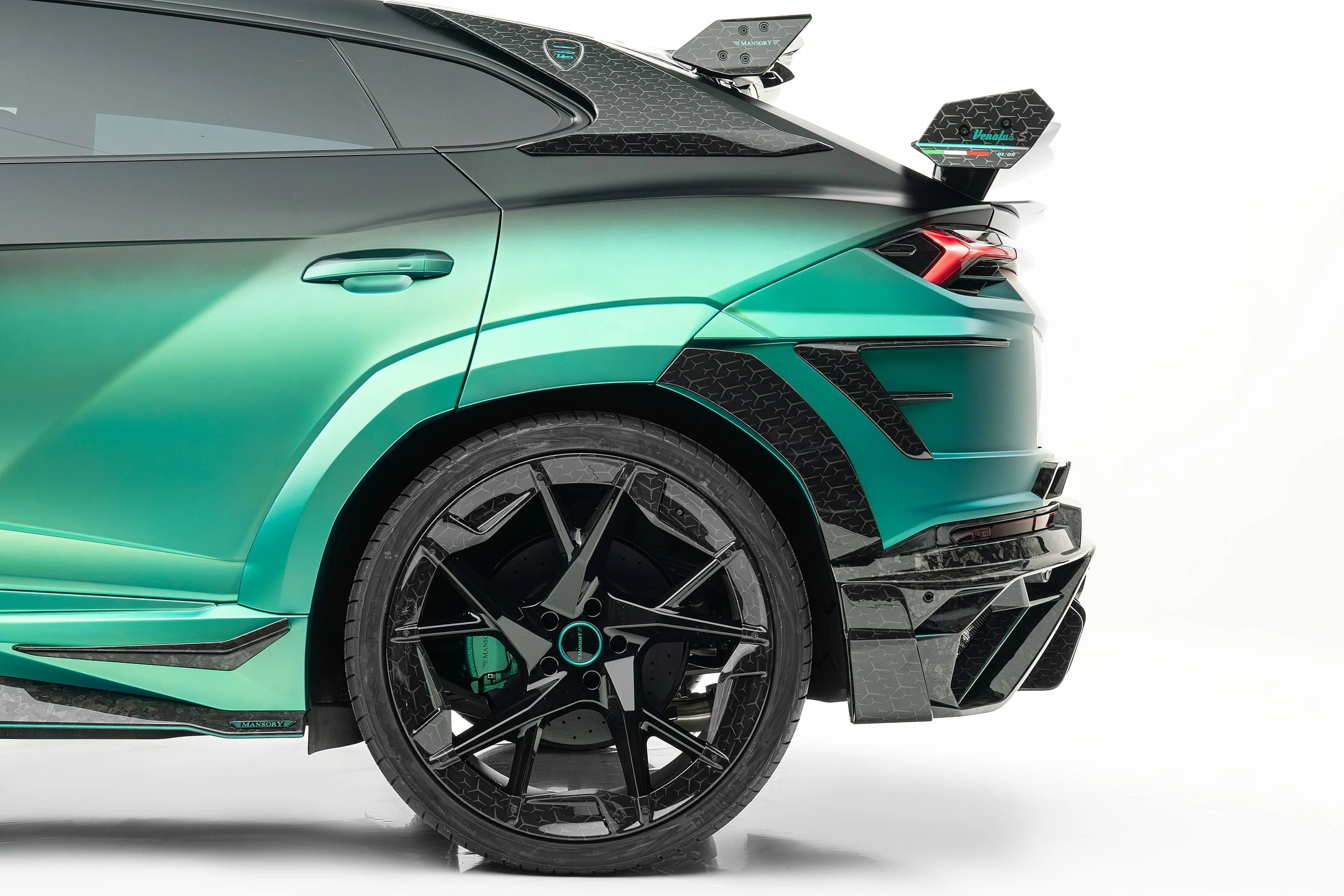 Lamborghini Urus “MANSORY 3rd Gen” Body Kit (Dry Carbon)