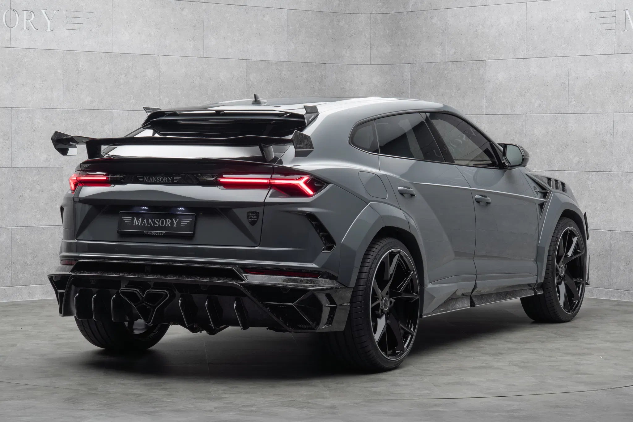 Lamborghini Urus “MANSORY 1st Gen” Body Kit (Dry Carbon)