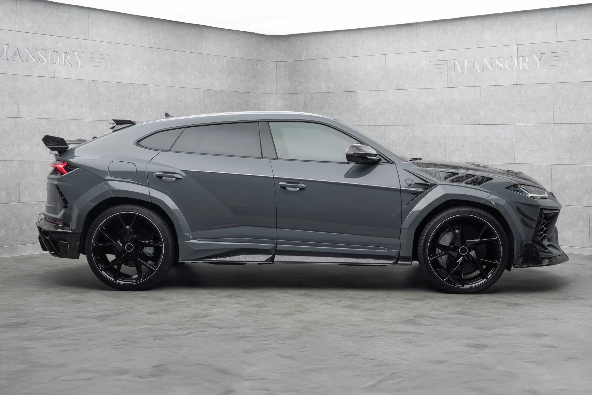 Lamborghini Urus “MANSORY 1st Gen” Body Kit (Dry Carbon)