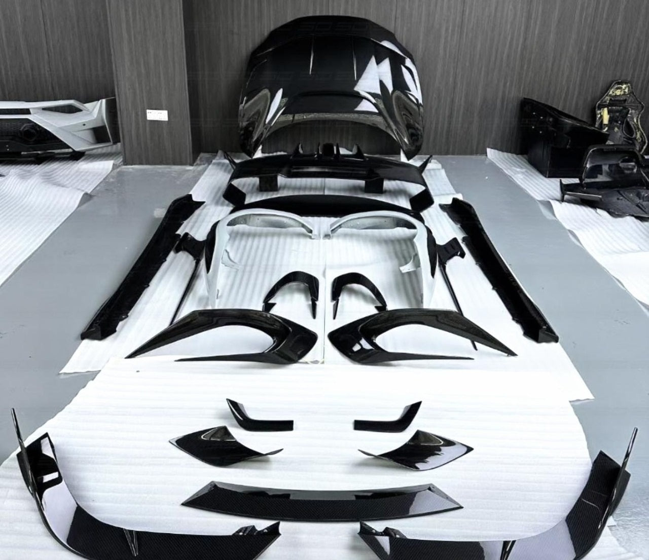 Ferrari 296 GTB BatMan Design Body Kit (Dry Carbon)