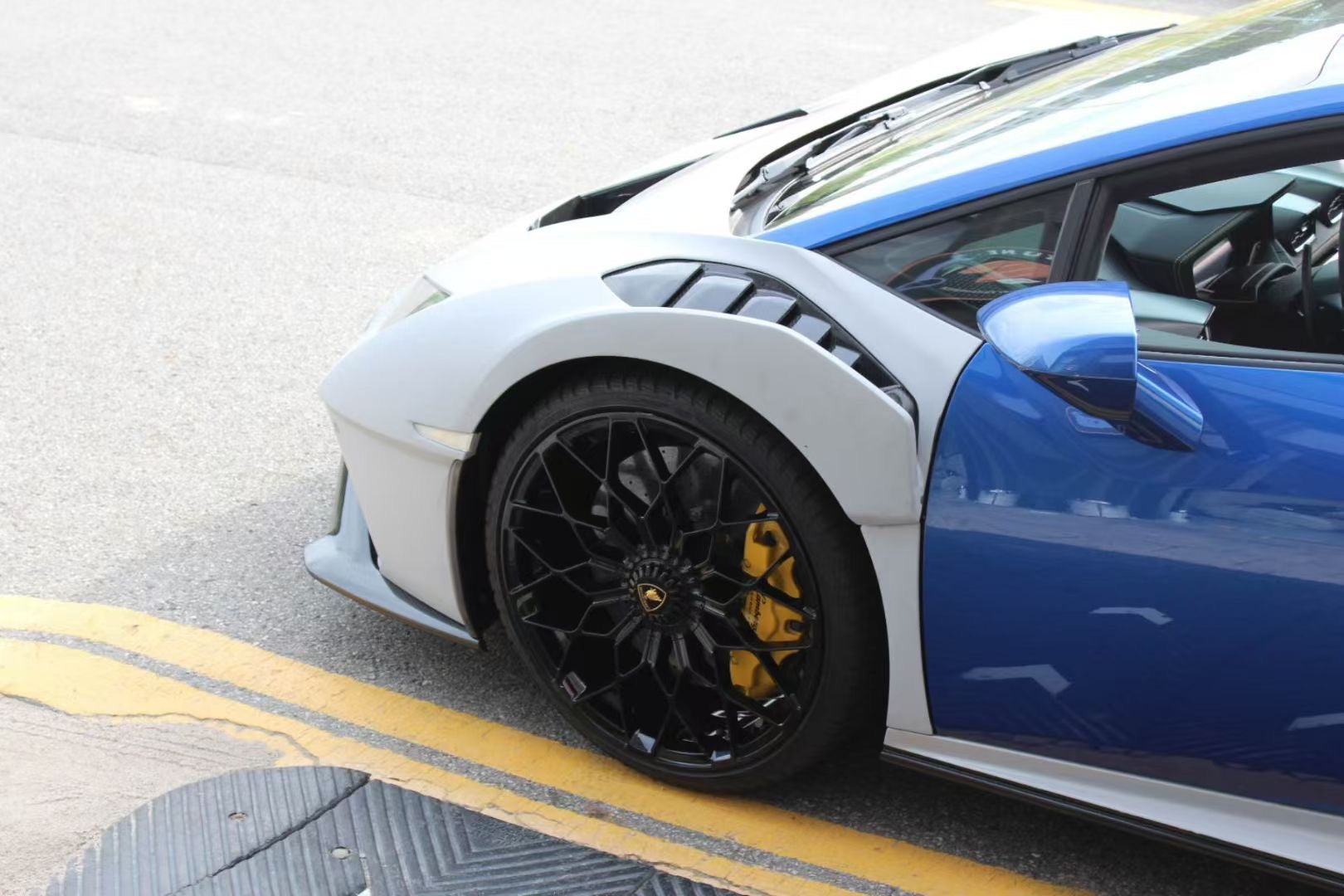 LAMBORGHINI HURACAN STO CONVERSION BODYKIT