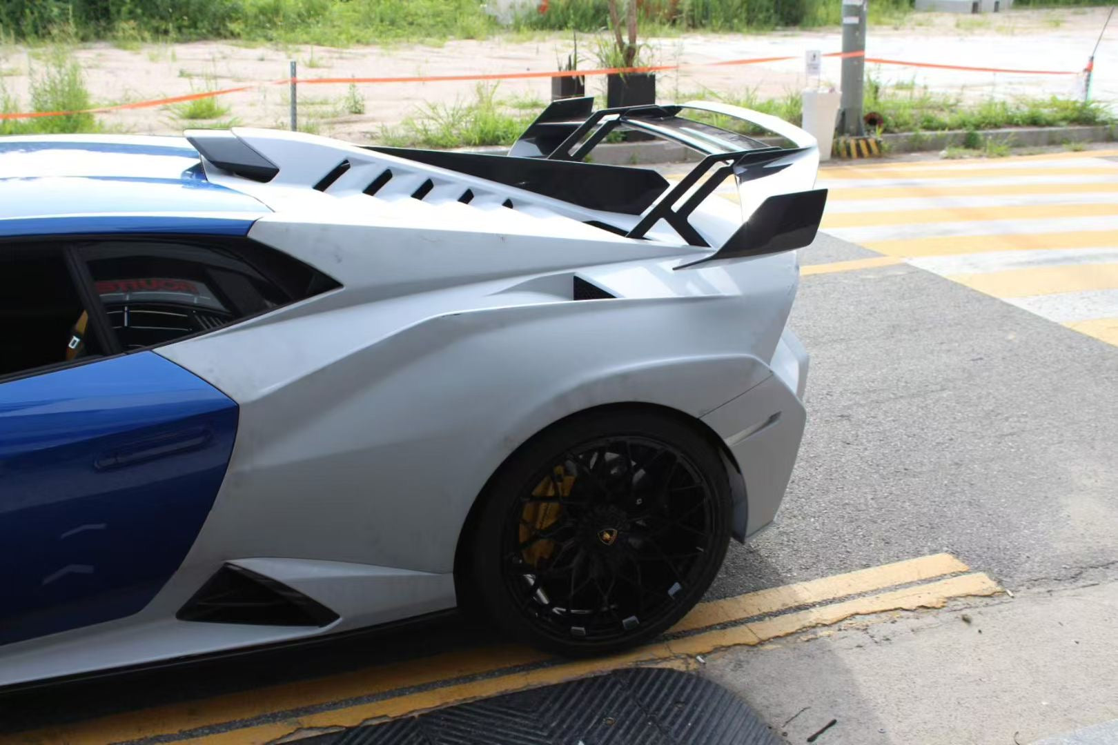 LAMBORGHINI HURACAN STO CONVERSION BODYKIT