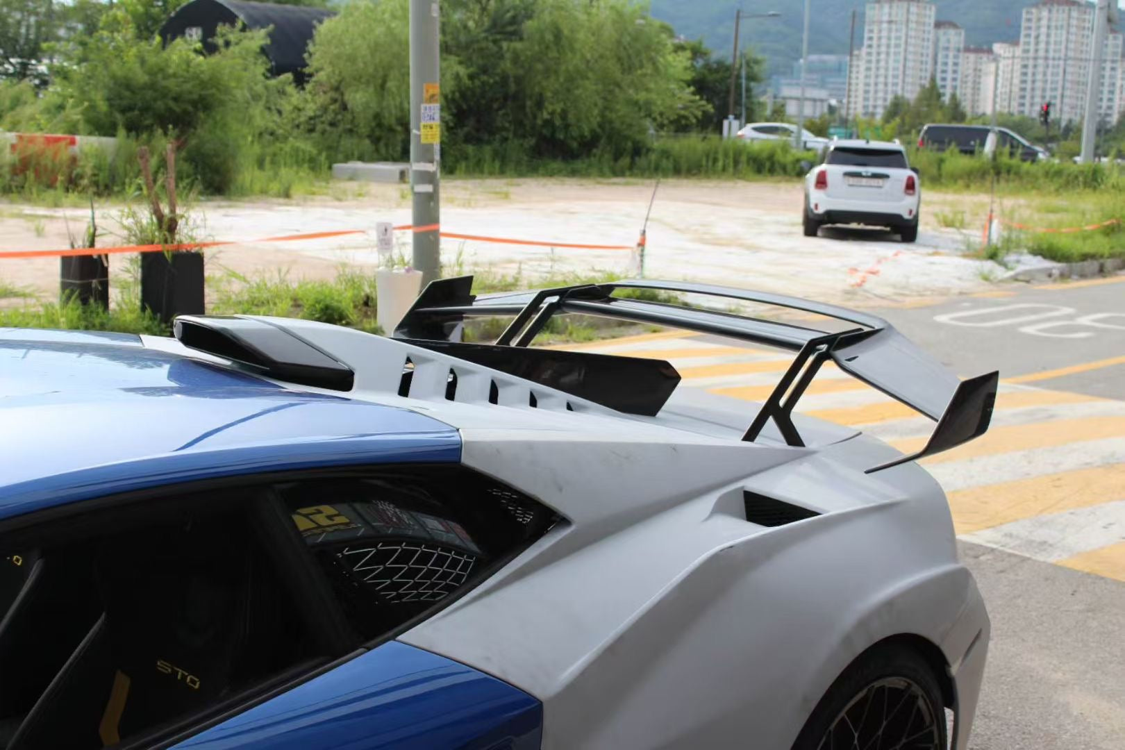 LAMBORGHINI HURACAN STO CONVERSION BODYKIT