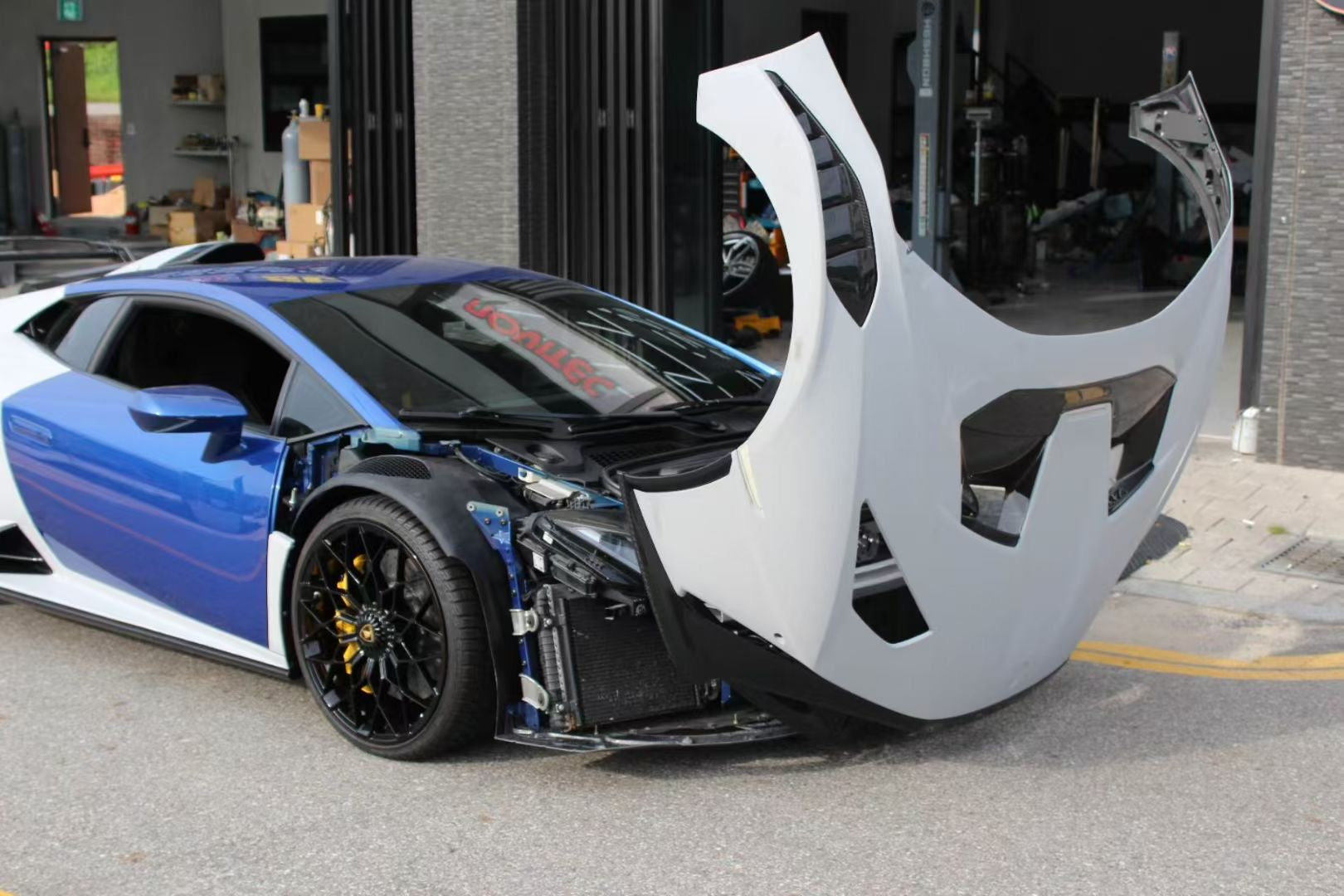 LAMBORGHINI HURACAN STO CONVERSION BODYKIT