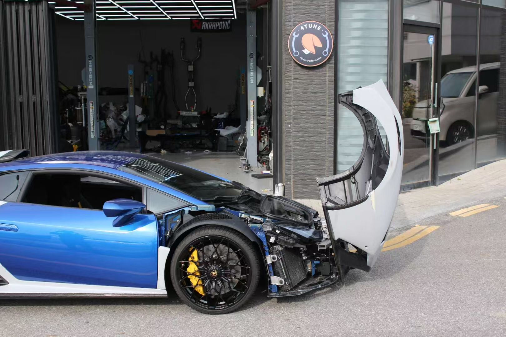 LAMBORGHINI HURACAN STO CONVERSION BODYKIT