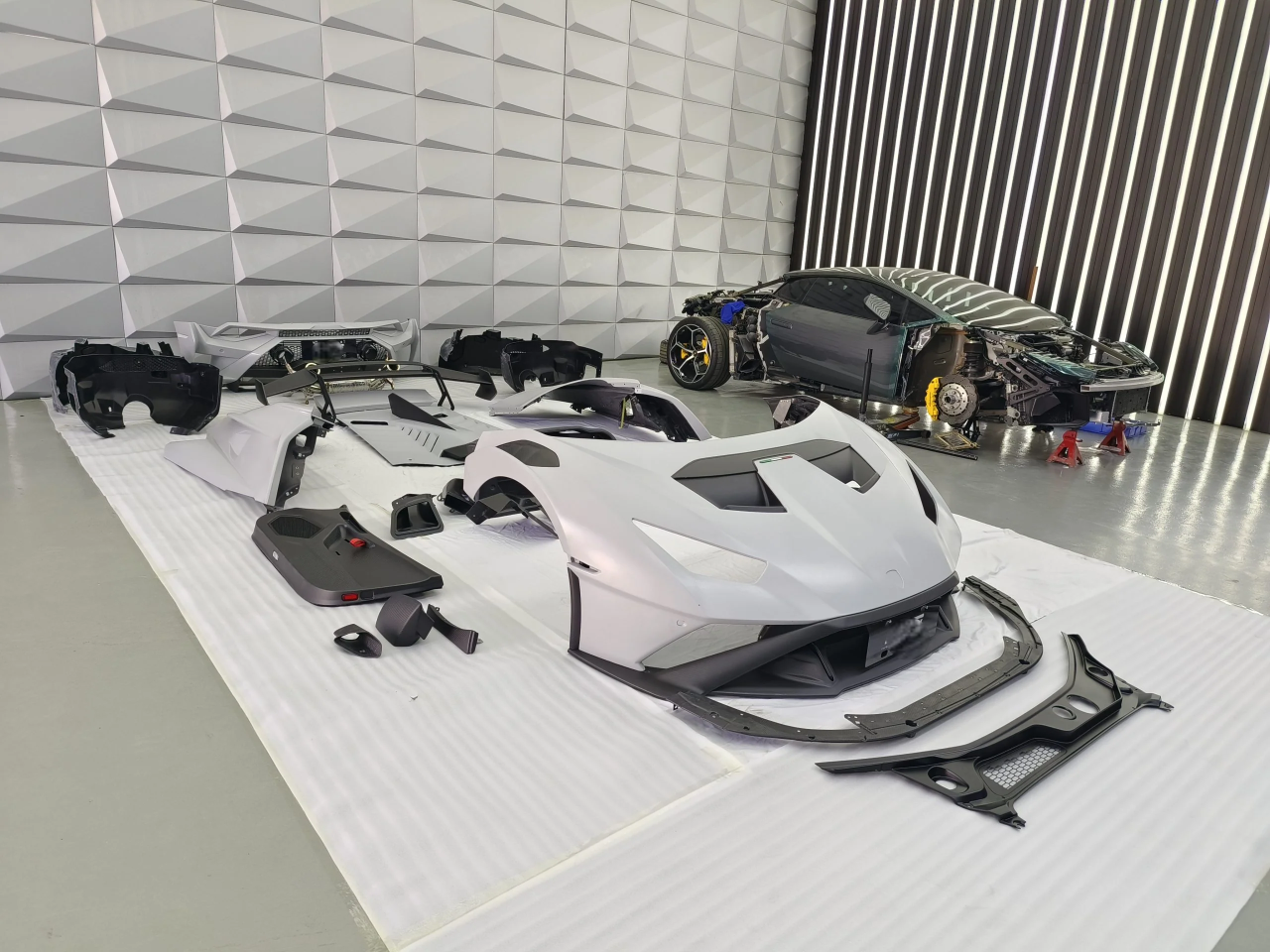 LAMBORGHINI HURACAN STO CONVERSION BODYKIT