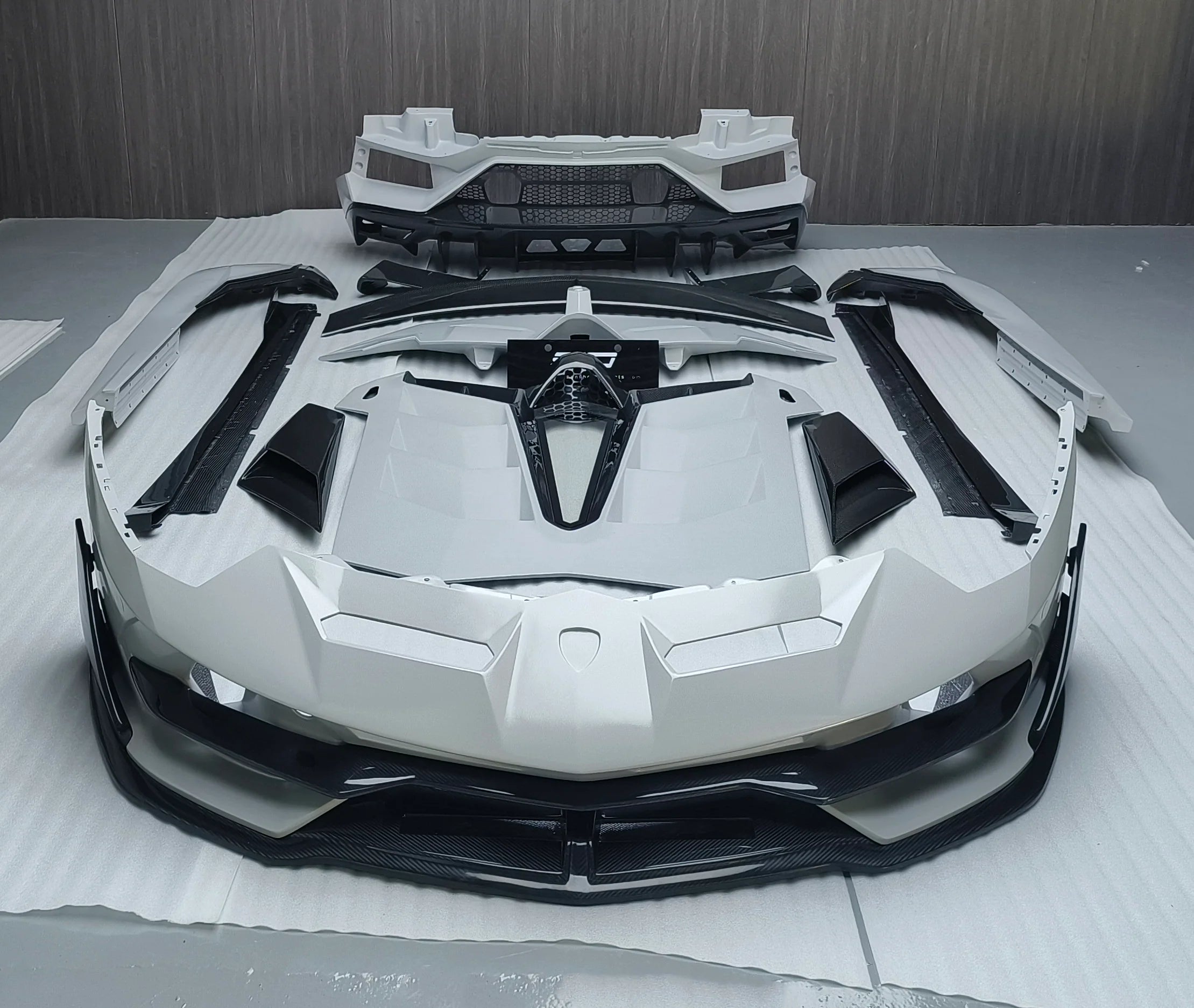 Dry Carbon Fibre Conversion Full Body Kit Conversion for Lamborghini Aventador LP700/720/740/750 Upgrade to SVJ Full Body Kit