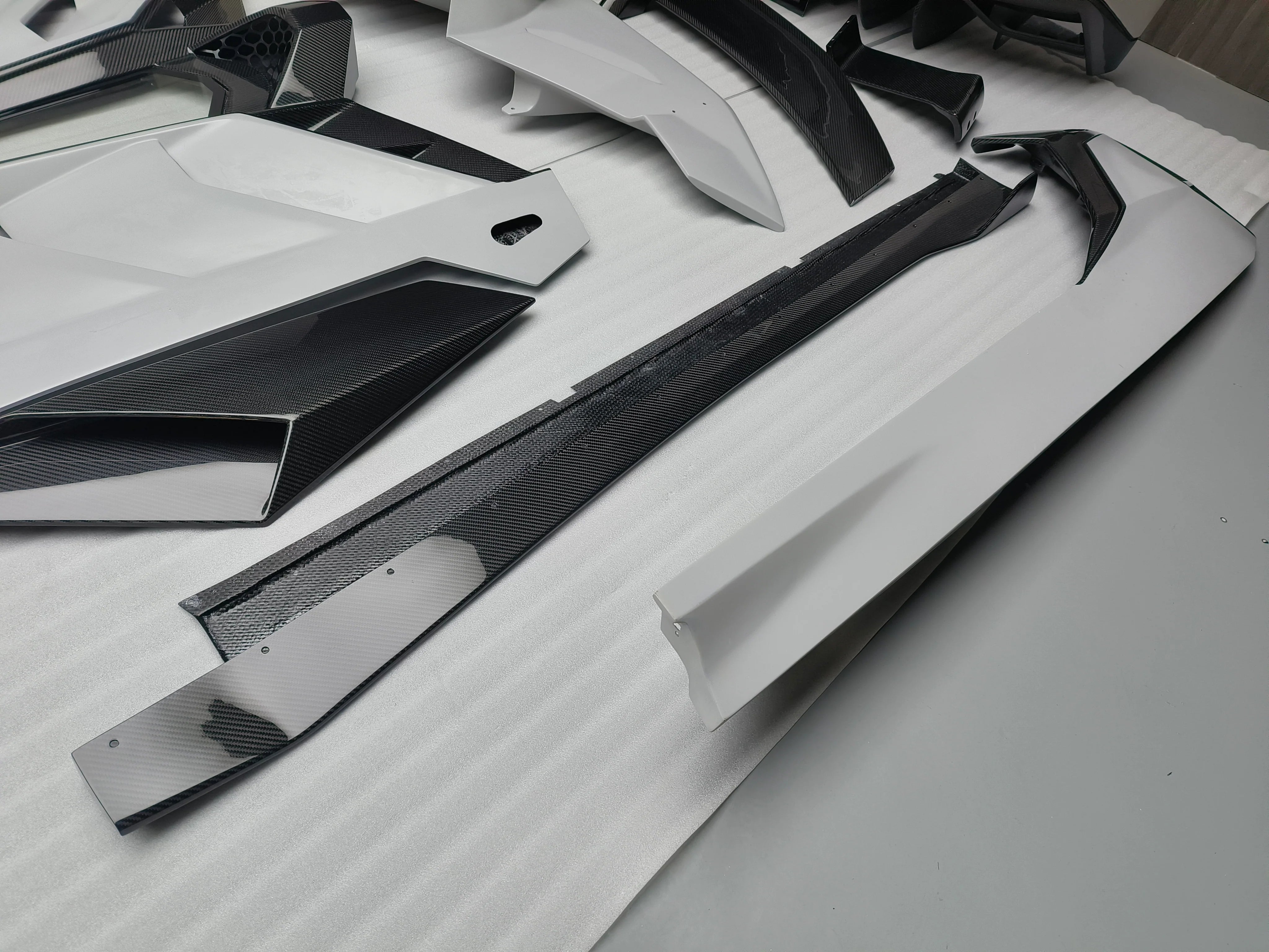 Dry Carbon Fibre Conversion Full Body Kit Conversion for Lamborghini Aventador LP700/720/740/750 Upgrade to SVJ Full Body Kit