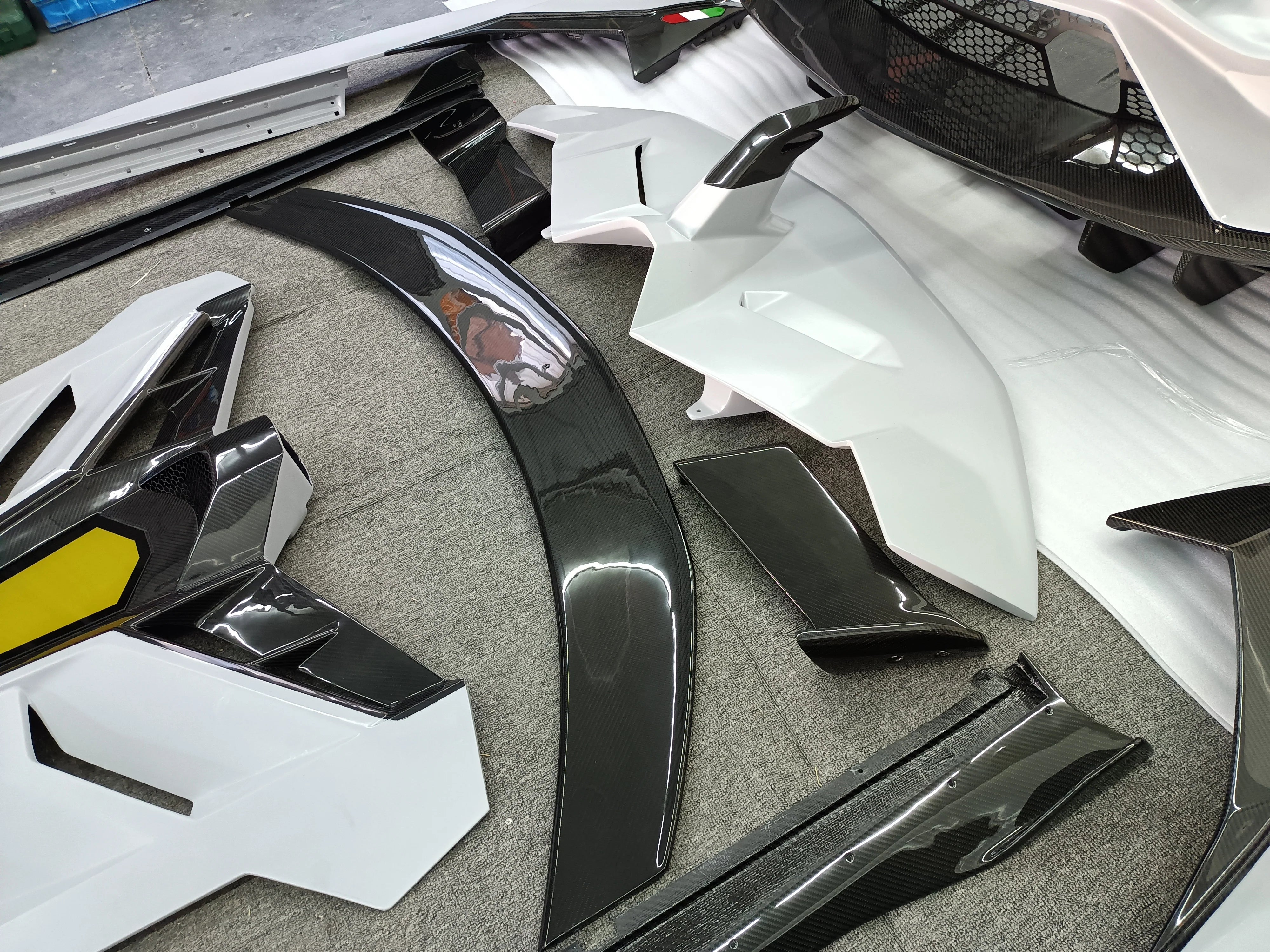 Dry Carbon Fibre Conversion Full Body Kit Conversion for Lamborghini Aventador LP700/720/740/750 Upgrade to SVJ Full Body Kit