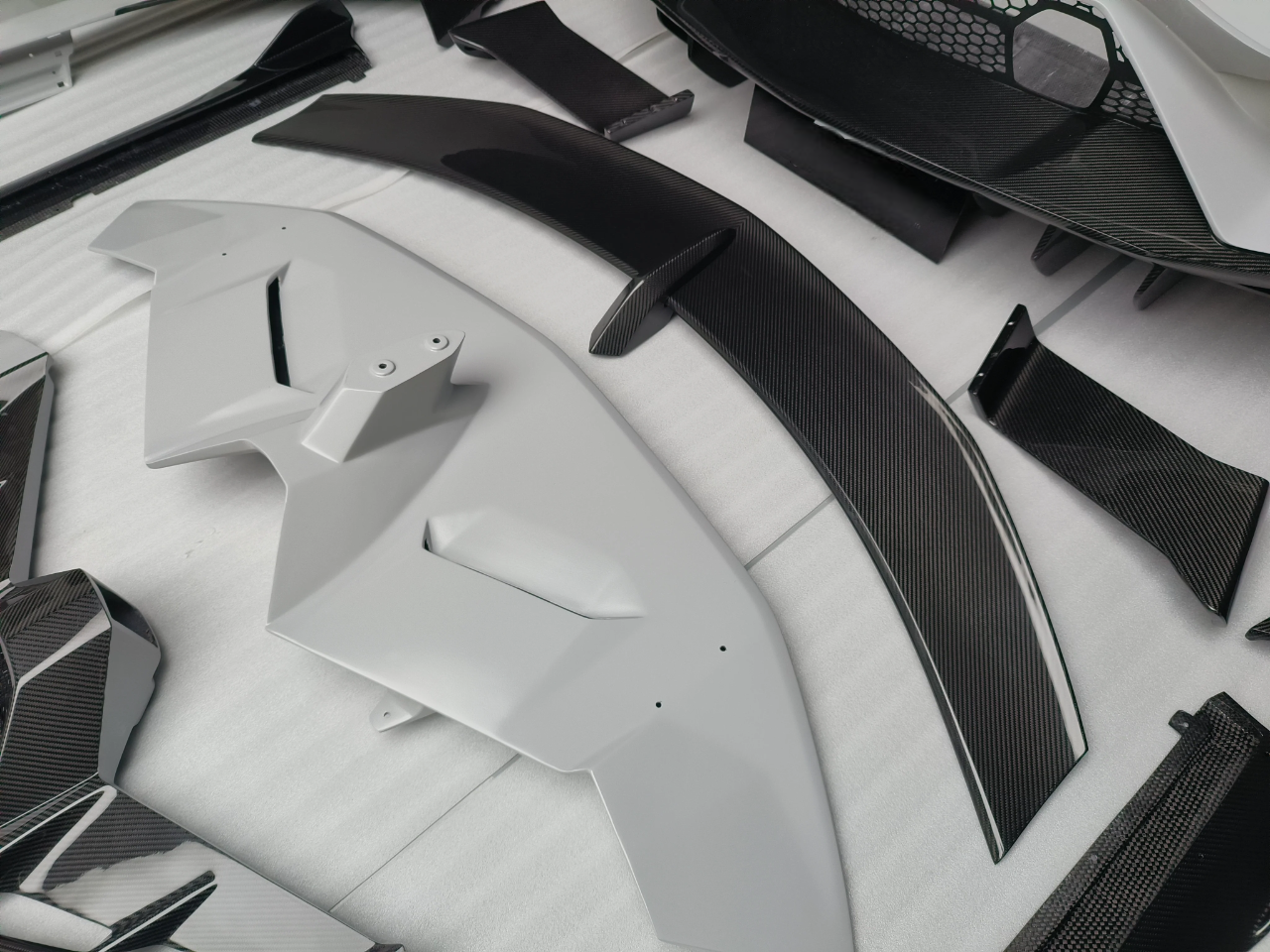 Dry Carbon Fibre Conversion Full Body Kit Conversion for Lamborghini Aventador LP700/720/740/750 Upgrade to SVJ Full Body Kit