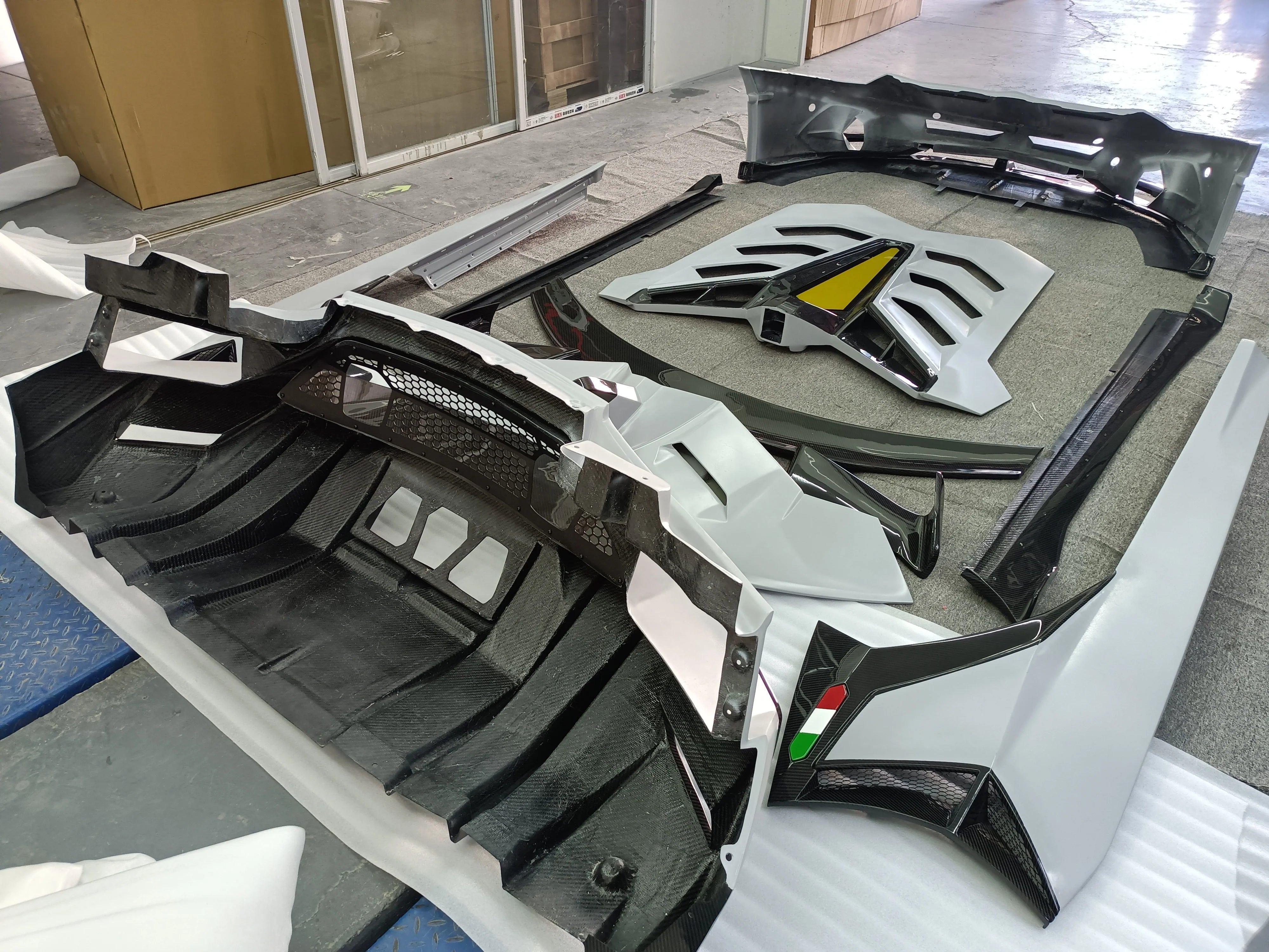 Dry Carbon Fibre Conversion Full Body Kit Conversion for Lamborghini Aventador LP700/720/740/750 Upgrade to SVJ Full Body Kit