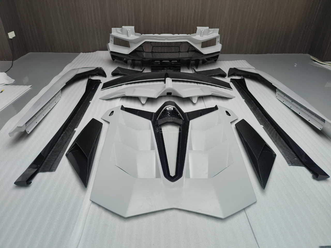 Dry Carbon Fibre Conversion Full Body Kit Conversion for Lamborghini Aventador LP700/720/740/750 Upgrade to SVJ Full Body Kit
