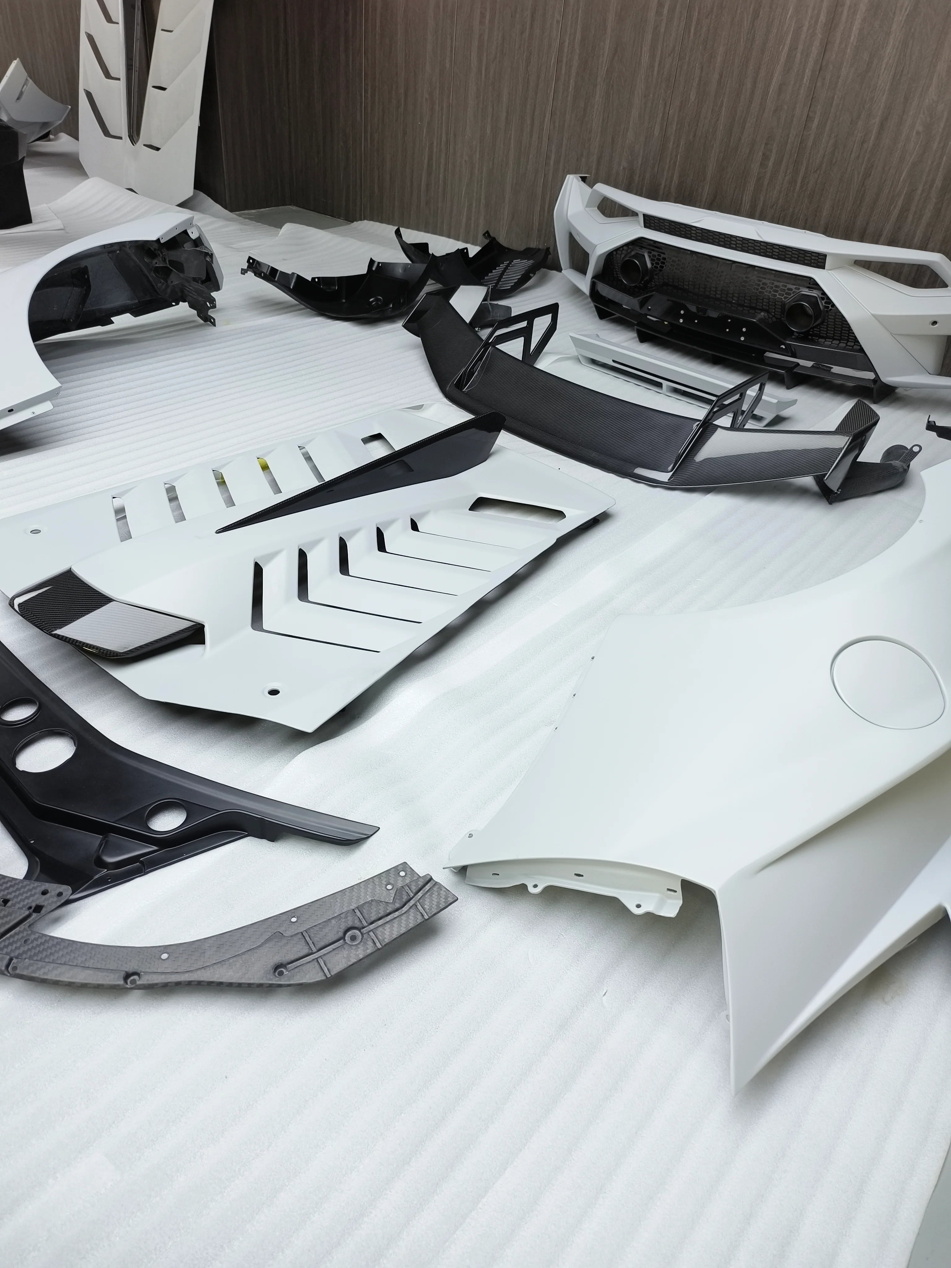 LAMBORGHINI HURACAN STO CONVERSION BODYKIT