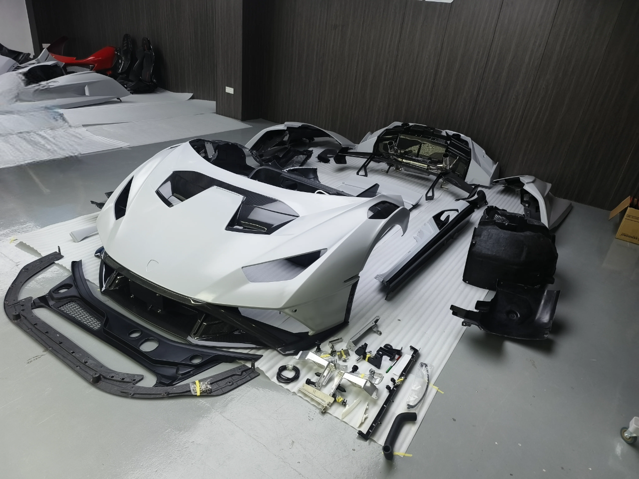 LAMBORGHINI HURACAN STO CONVERSION BODYKIT