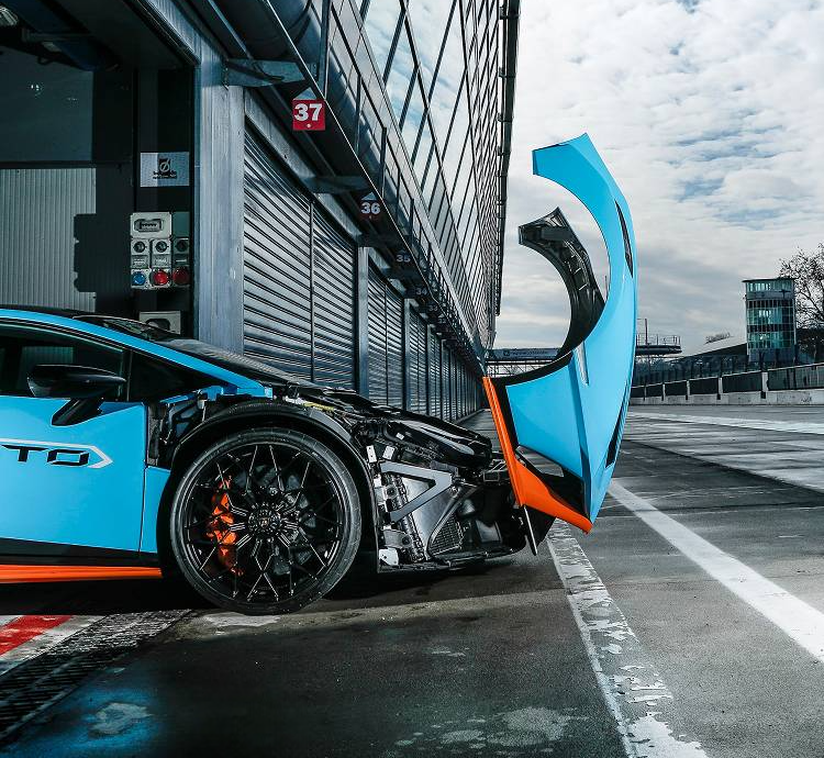 LAMBORGHINI HURACAN STO CONVERSION BODYKIT